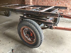 Ursprüngliches Untergestell vom Wagen komplett entrostet.