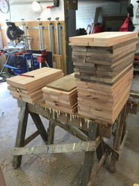 Vorbereitete Rohlinge für die Holzbretter