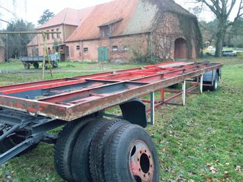Zirkuswagen mit entferntem Aufbau